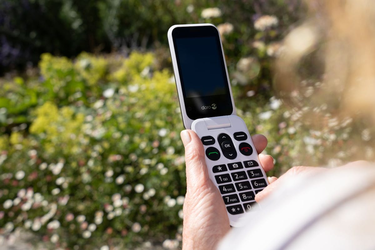 Doro Leva L20 | 4g Feature Phone | Heat Resistant Plastic | Standard Size | White-10