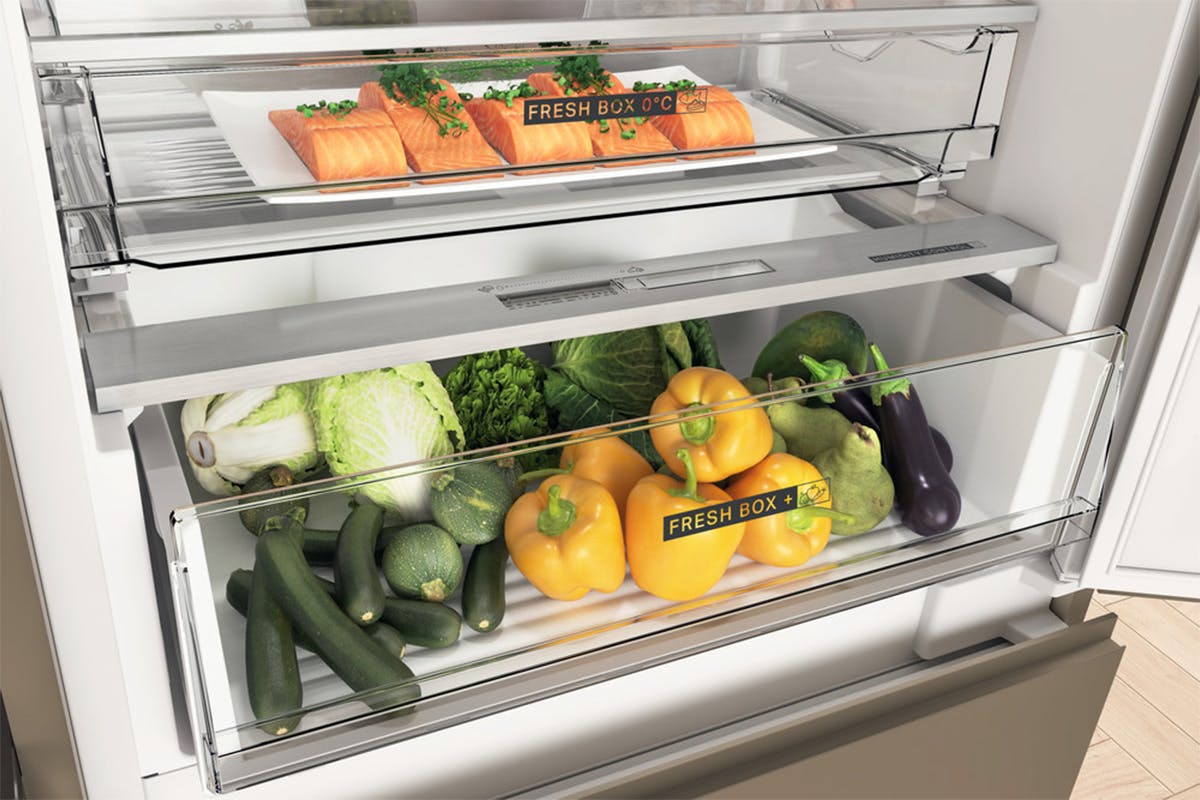 Whirlpool 70/30 Built-in Frost Free Fridge Freezer | WHSP70T122UK-10