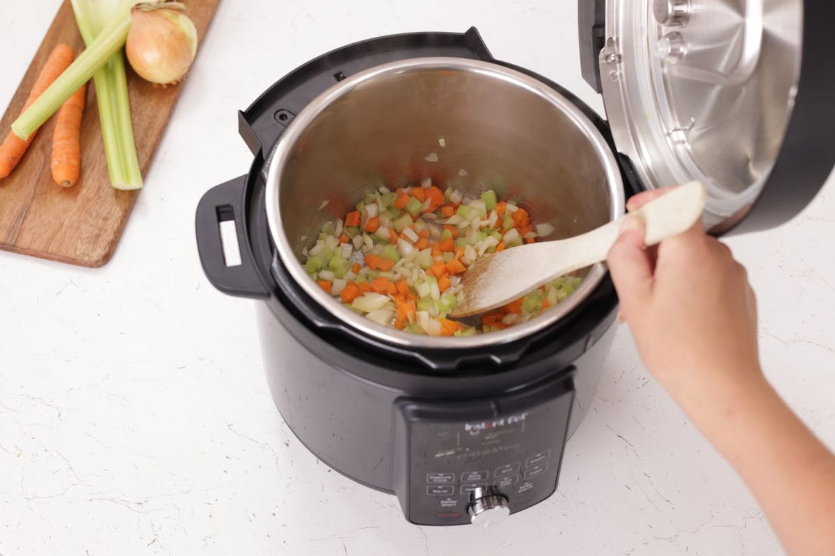 Instant Pot Duo Plus with Whisperquiet 5.7L Multi-cooker | 112-3079-01-UK | Black