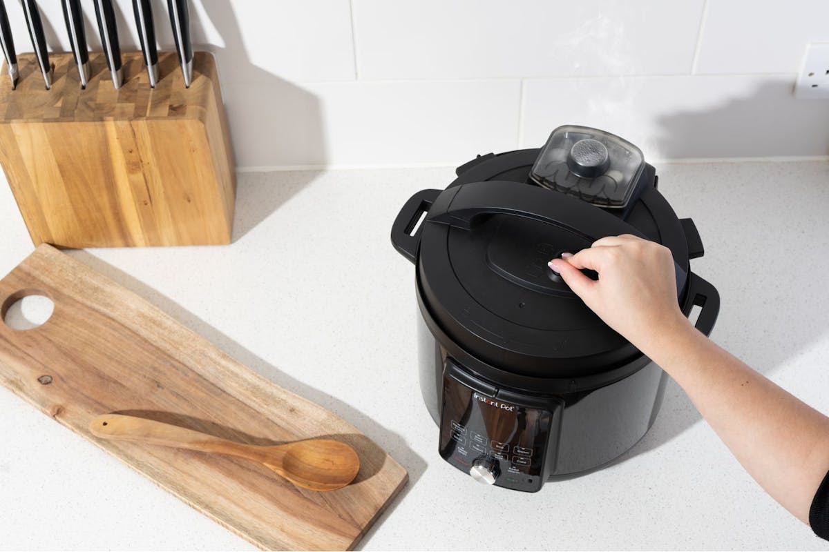 Instant Pot Duo Plus with Whisperquiet 5.7L Multi-cooker | 112-3079-01-UK | Black-6
