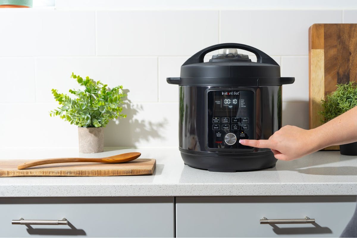 Instant Pot Duo Plus with Whisperquiet 5.7L Multi-cooker | 112-3079-01-UK | Black-7