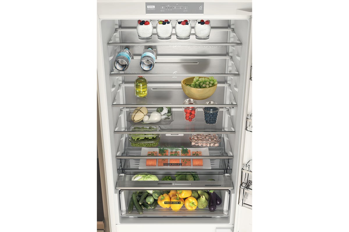Whirlpool 70/30 Built-in Frost Free Fridge Freezer | WHSP70T122UK-11