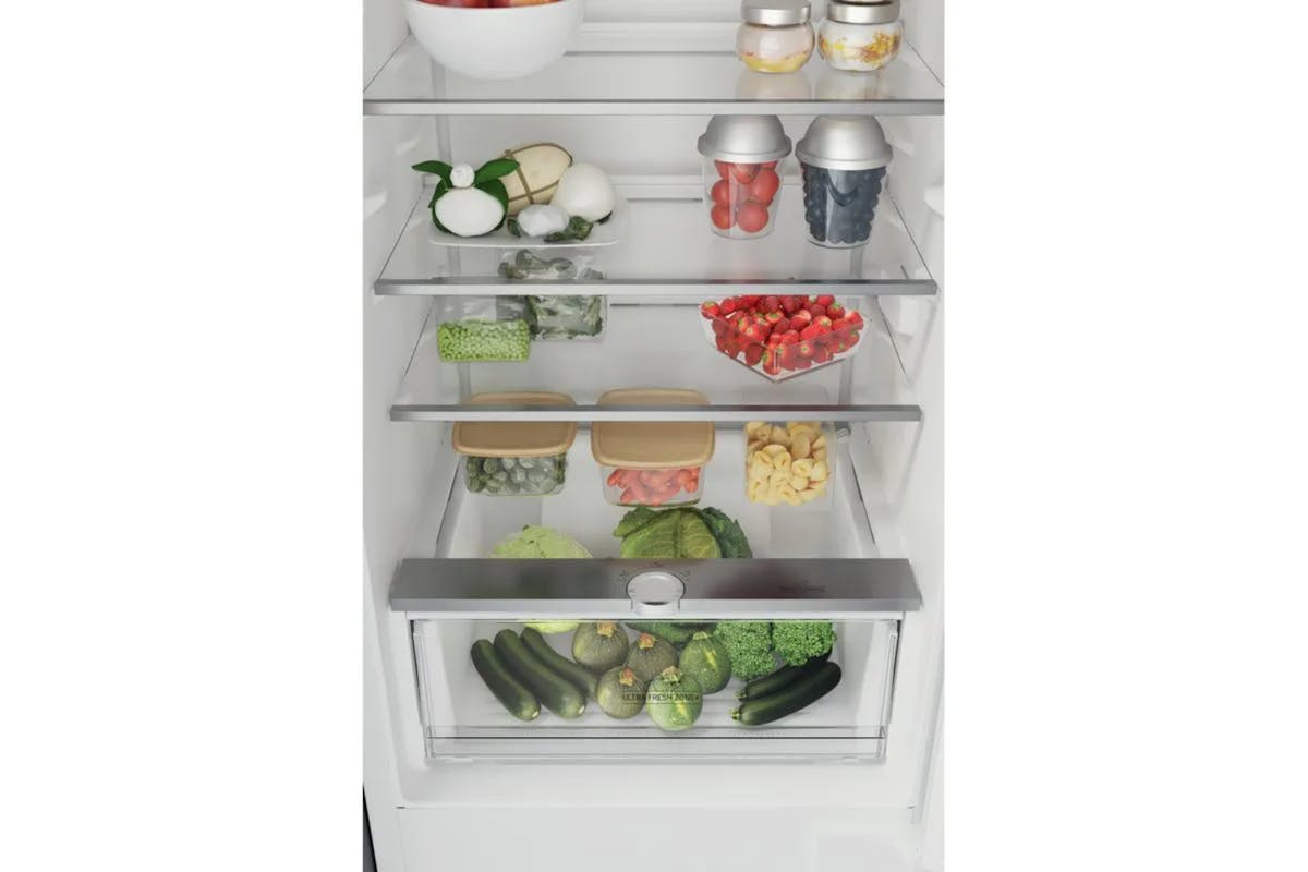 Hotpoint Integrated Fridge Freezer | HTC18T112UK-11