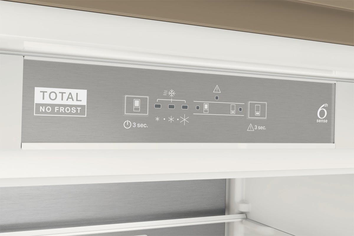 Whirlpool 70/30 Built-in Frost Free Fridge Freezer | WHSP70T122UK-12