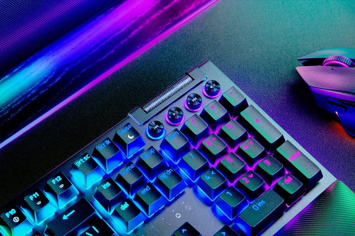 Razer BlackWidow V4 Pro UK Gaming Keyboard | Black-6