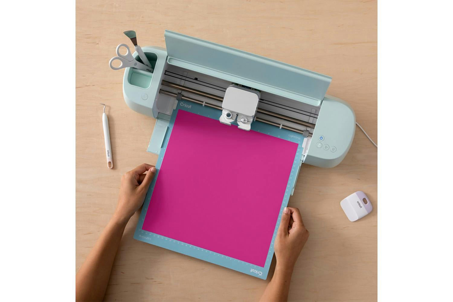 Cricut 2' Heat-Activated Color Changing Vinyl | Magenta/Light Pink-2
