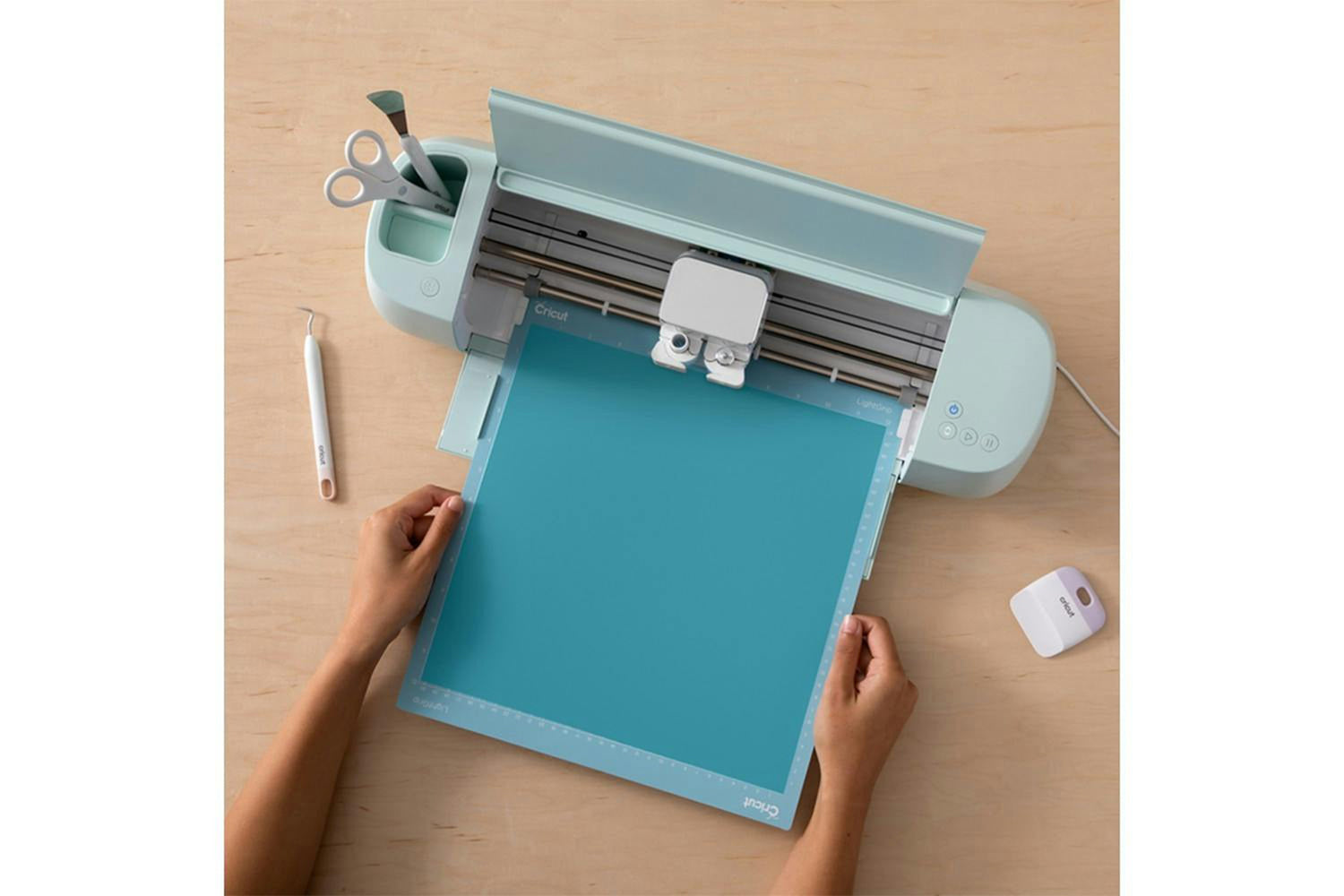 Cricut 2' Heat-Activated Color Changing Vinyl | Turquoise/Purple-2