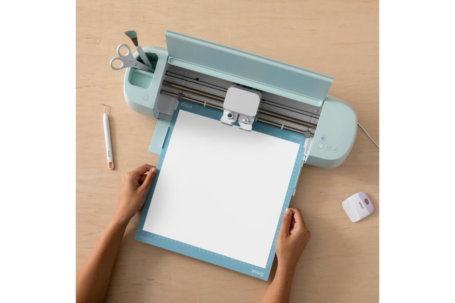 Cricut 12" x 19" UV-Activated Color Changing Iron-On | White/Blue-3