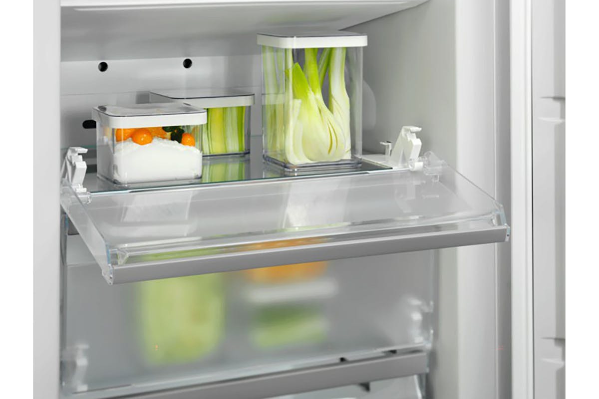 Electrolux 700 Series Integrated Larder Freezer | KUN7NE18C-4