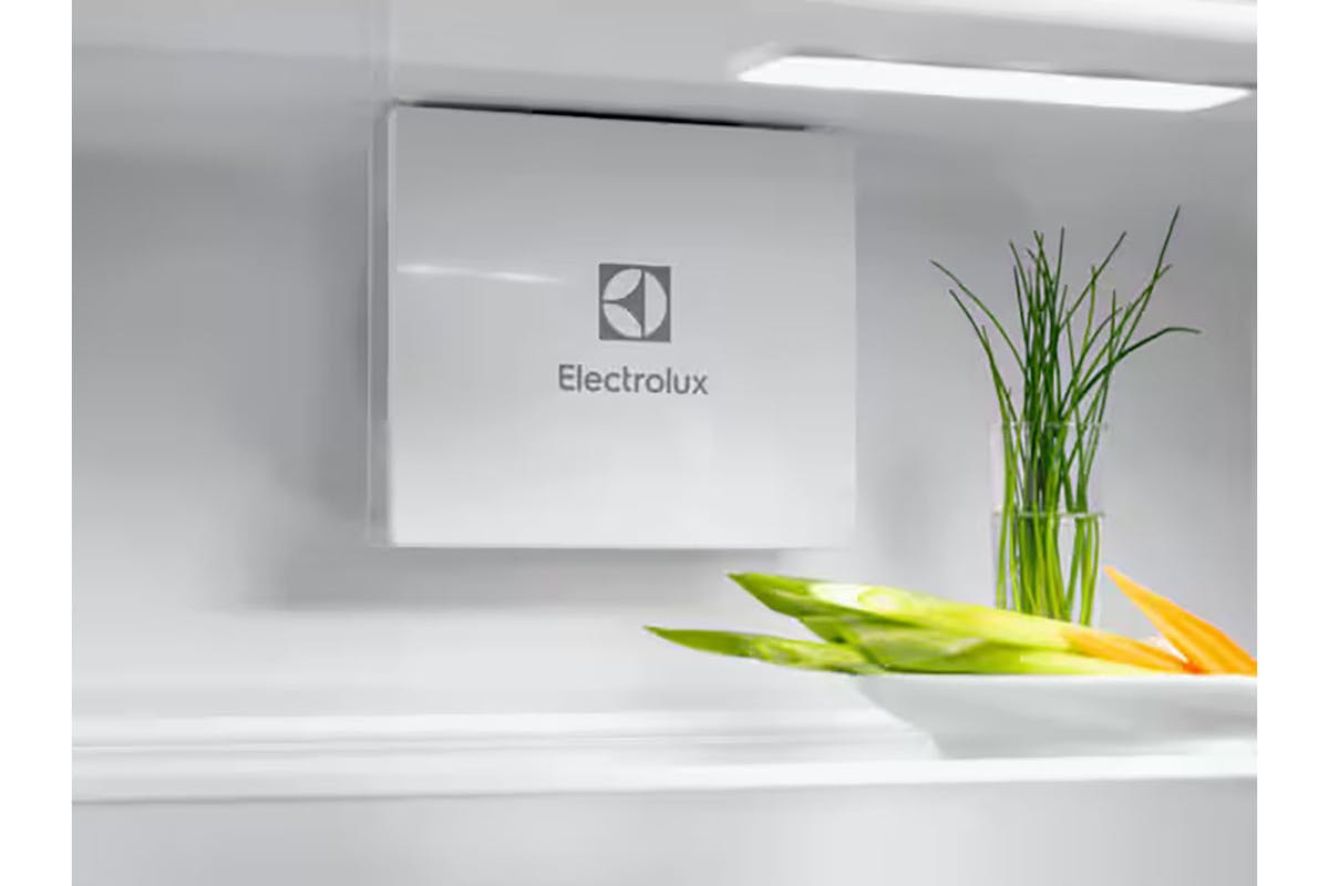 Electrolux 600 Series Integrated Larder Fridge | KRD6DE18C-4