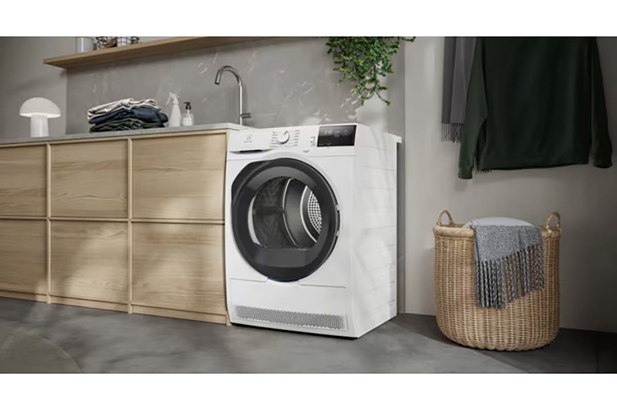Electrolux 8kg Freestanding Heat Pump Tumble Dryer | EDHI6285B-2