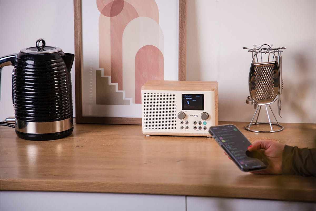 Pure Classic H4 Digital Radio | White/Oak-2