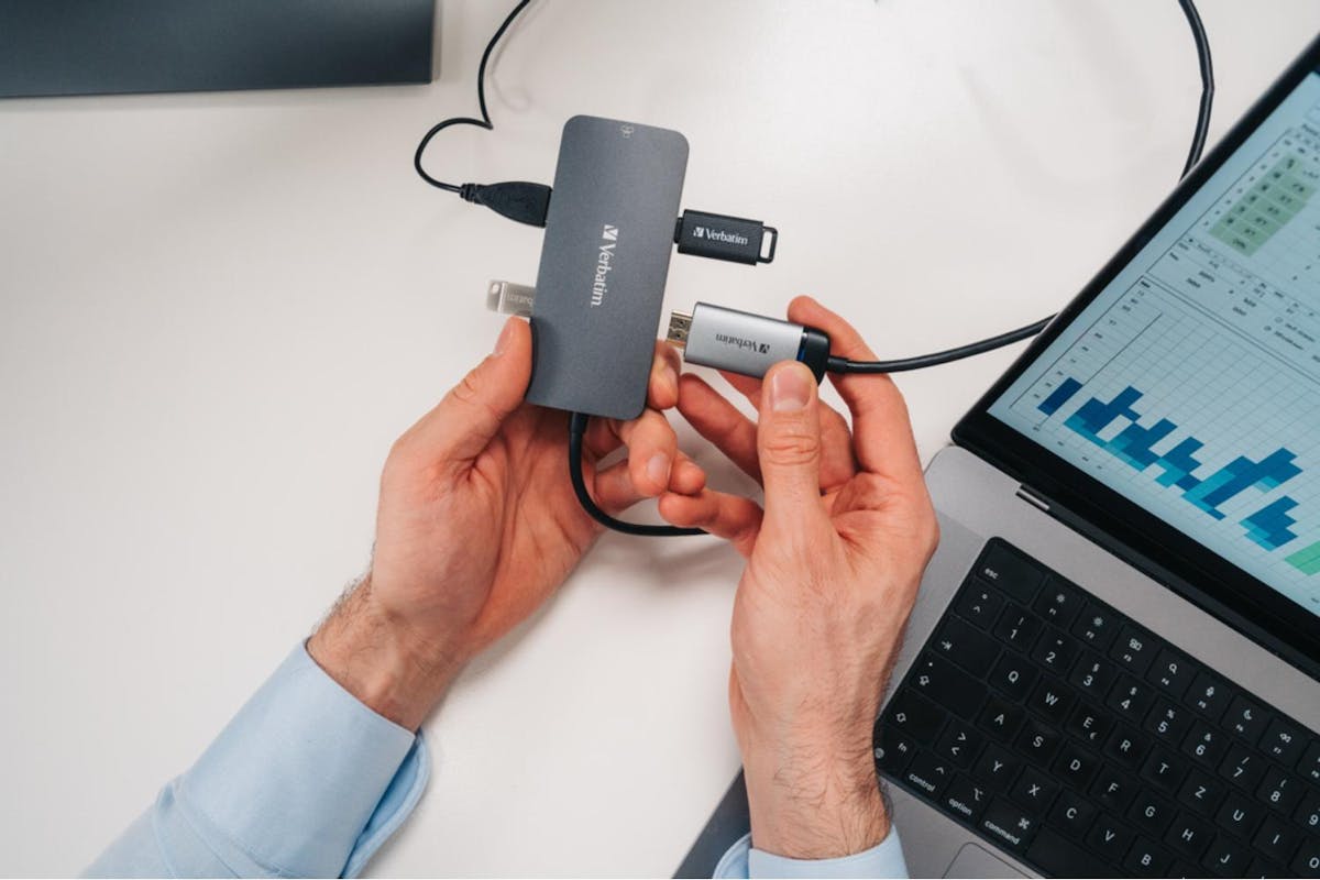Verbatim USB-C Pro 5 Ports Multiport Hub-4