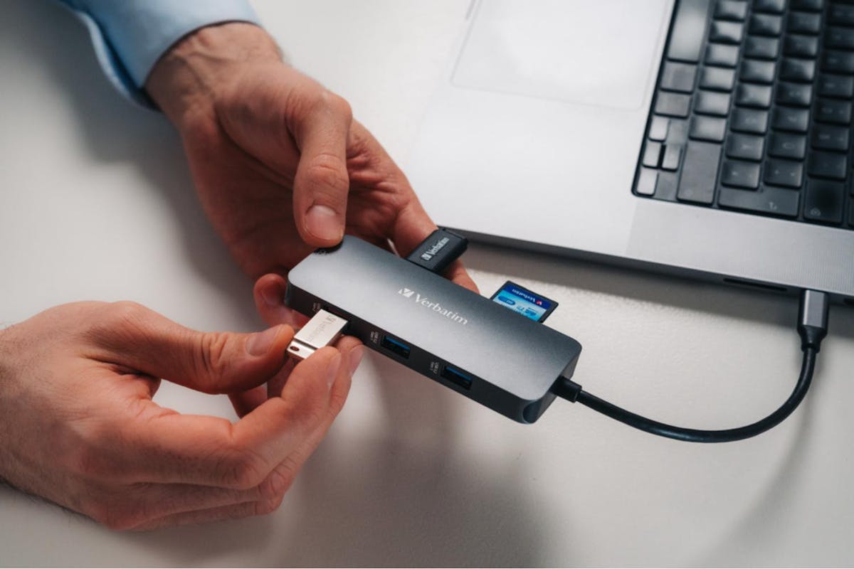Verbatim USB-C Pro 8 Ports Multiport Hub-2