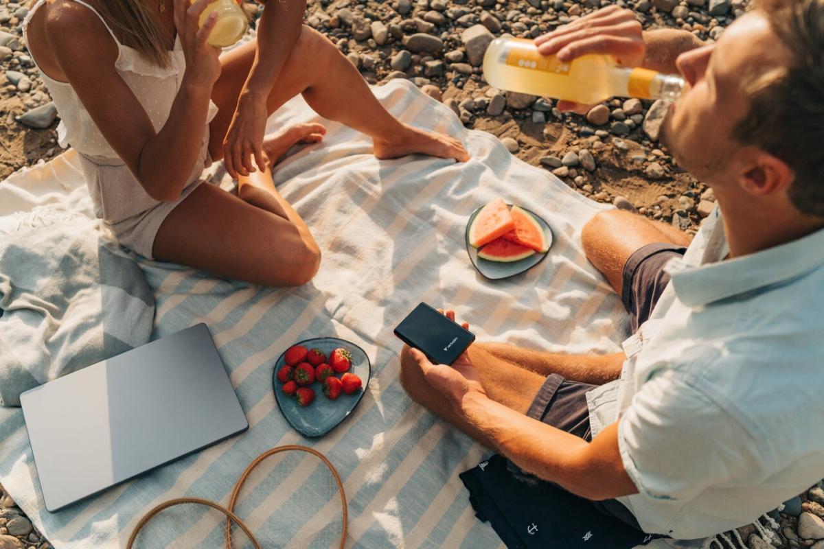 Verbatim Store 'n' Go Slim Portable External SSD | 256GB-5