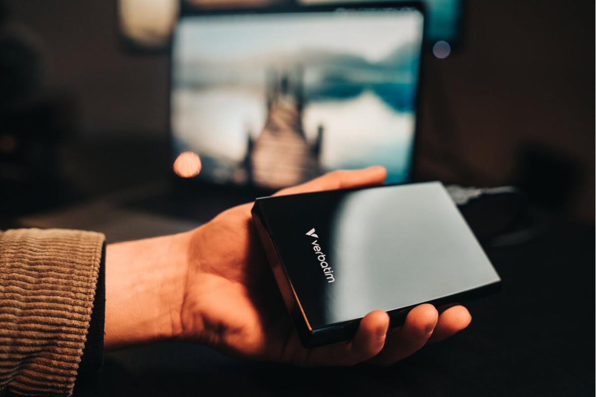 Verbatim Store 'n' Go Slim Portable External SSD | 512GB-2