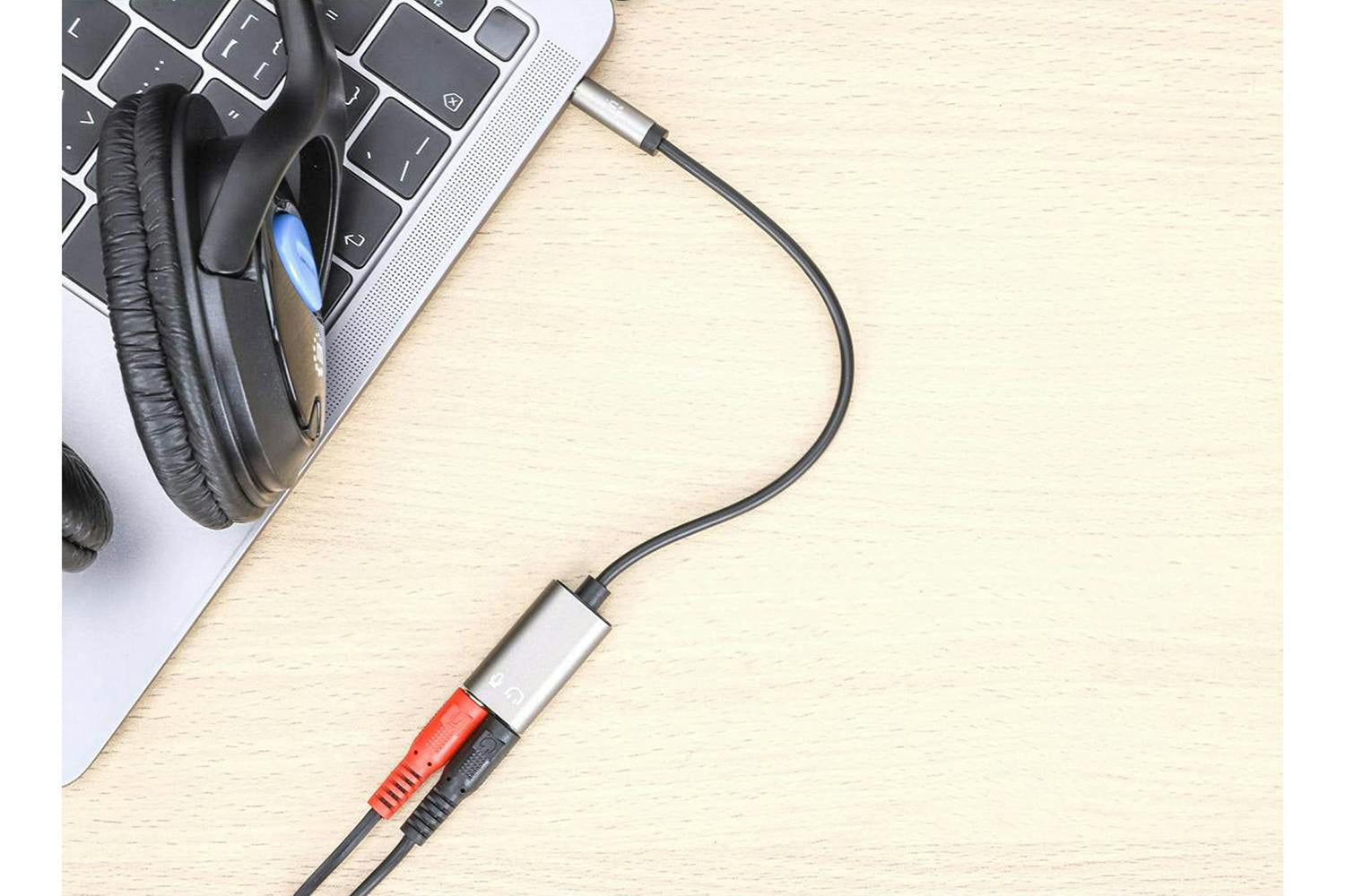 Manhattan Stereo Audio Aux Y-Splitter with Adapter Cable | Black-2