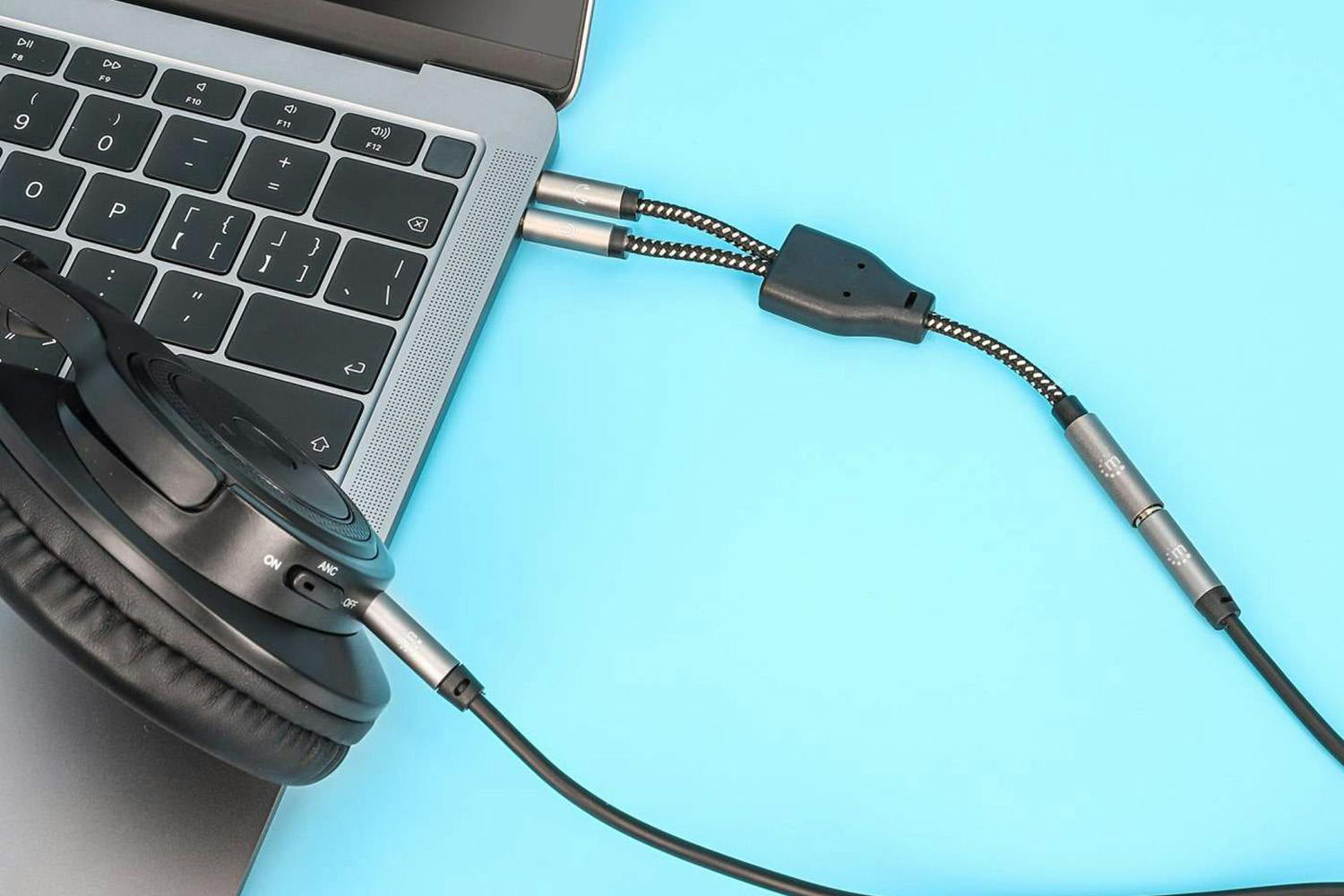 Manhattan Stereo Audio Aux Y-Splitter with Headset Adapter Cable | Black & Silver-7