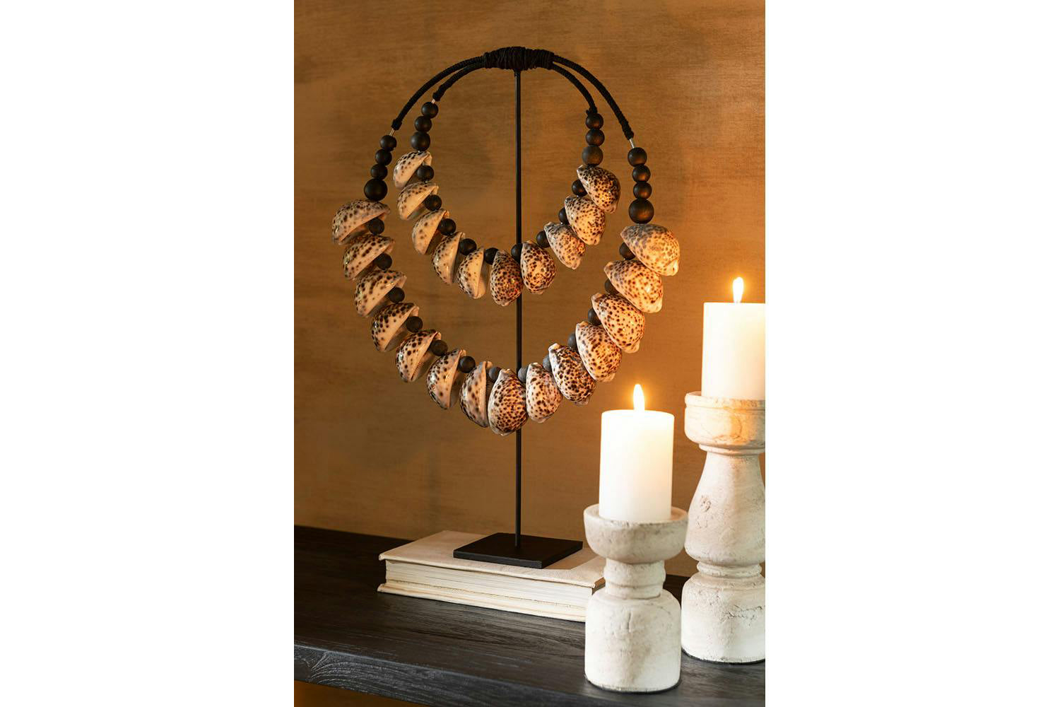 Decoration On Stand Shell | Black-5