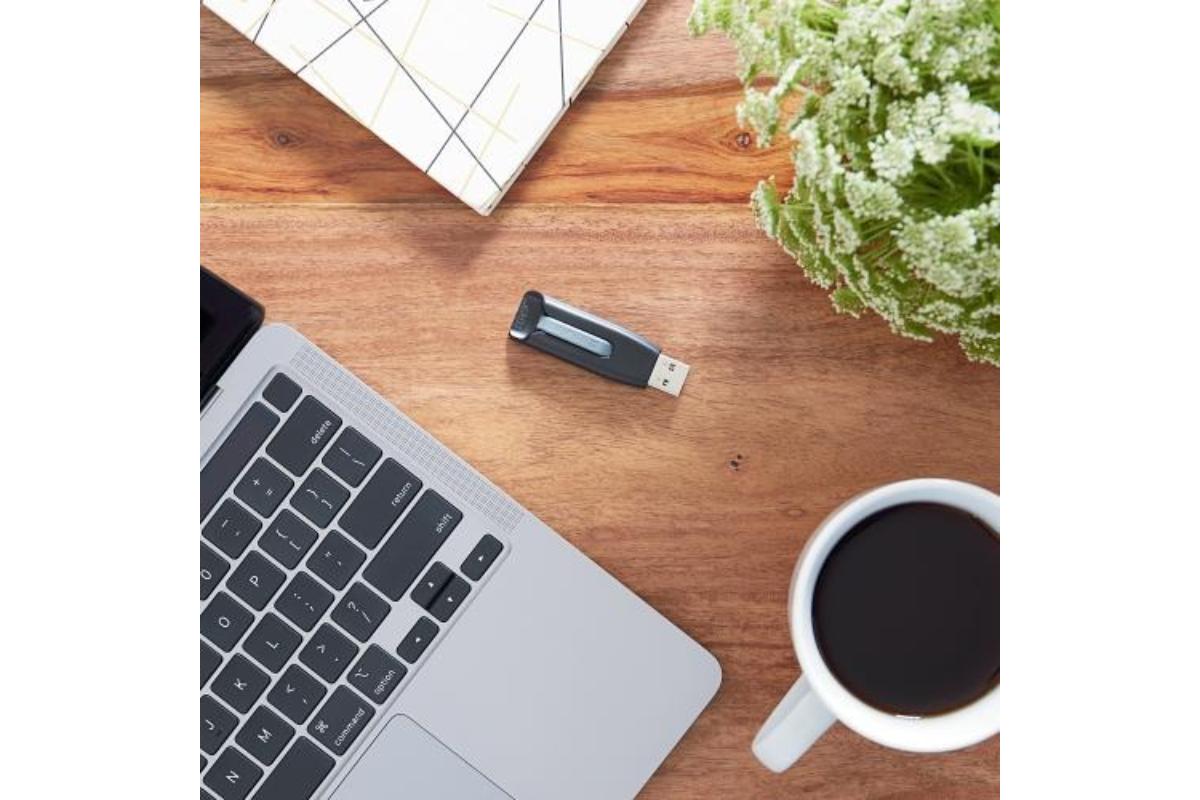 Verbatim Store 'n' Go V3 USB 3.2 Gen 1 Flash Drive | 64GB | Grey-4