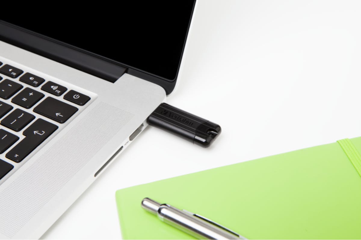 Verbatim PinStripe USB Drive | 16GB | Black-12