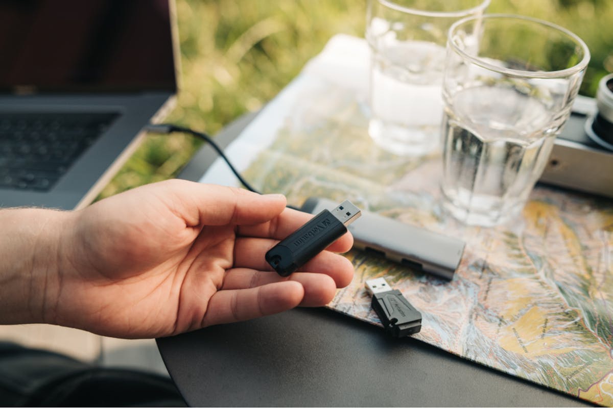 Verbatim PinStripe USB Drive | 16GB | Black-13