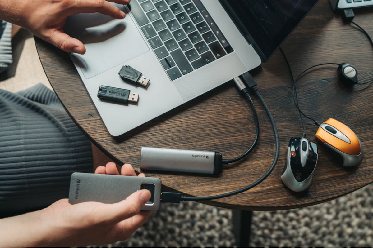 Verbatim PinStripe USB Drive | 128GB | Black-15