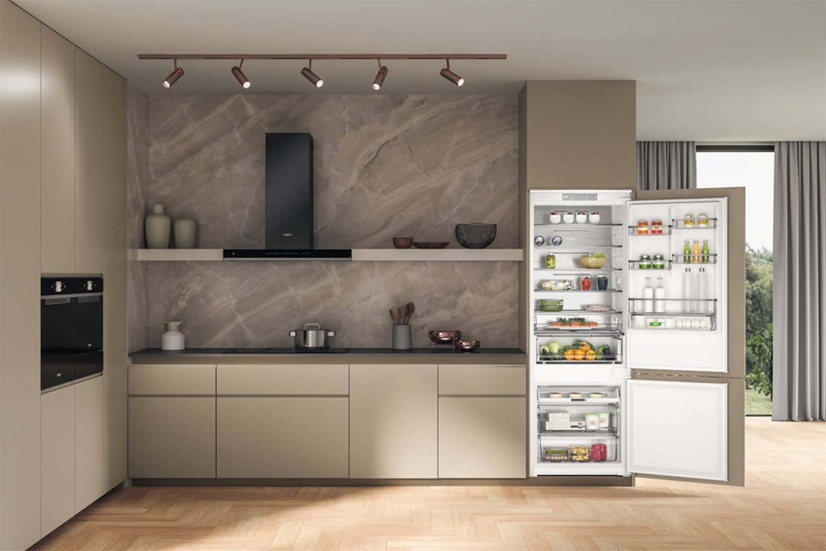 Whirlpool 70/30 Built-in Frost Free Fridge Freezer | WHSP70T122UK-4