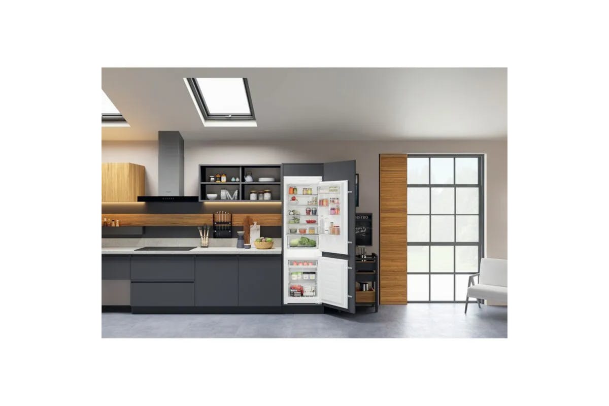 Hotpoint Integrated Fridge Freezer | HTC18T112UK-5
