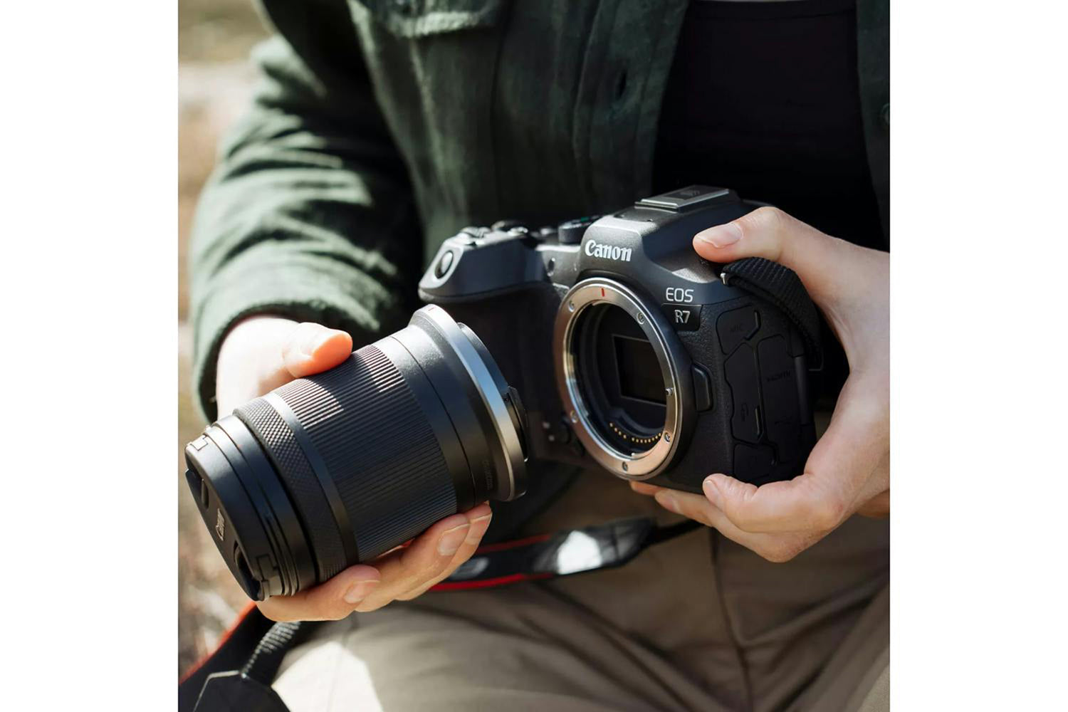Canon EOS R7 Mirrorless Camera with RF-S 18-150mm F3.5-6.3 IS STM Lens | Black-2