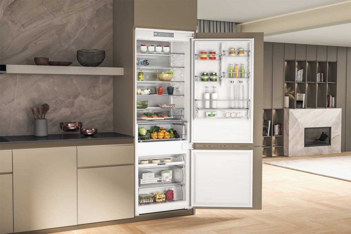 Whirlpool 70/30 Built-in Frost Free Fridge Freezer | WHSP70T122UK-5