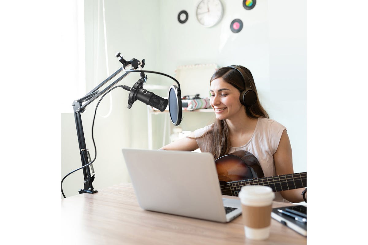 Easypix MyStudio Microphone and Headphone Podcast Kit-2