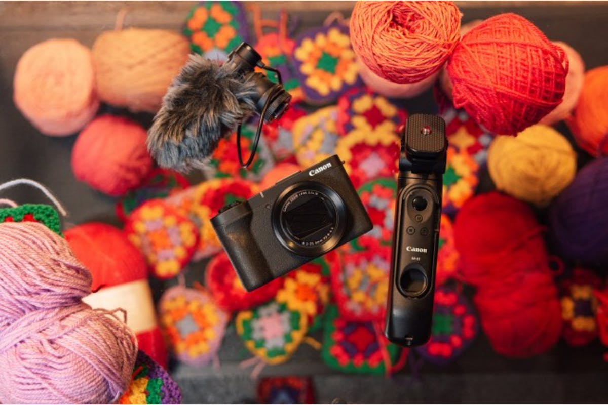 Canon PowerShot V1 Compact Camera with Premium Vlogger Kit | Black-4