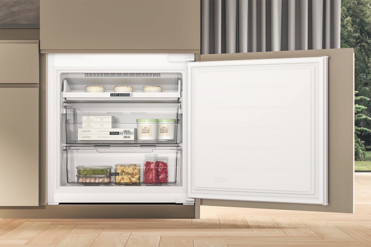 Whirlpool 70/30 Built-in Frost Free Fridge Freezer | WHSP70T122UK-6