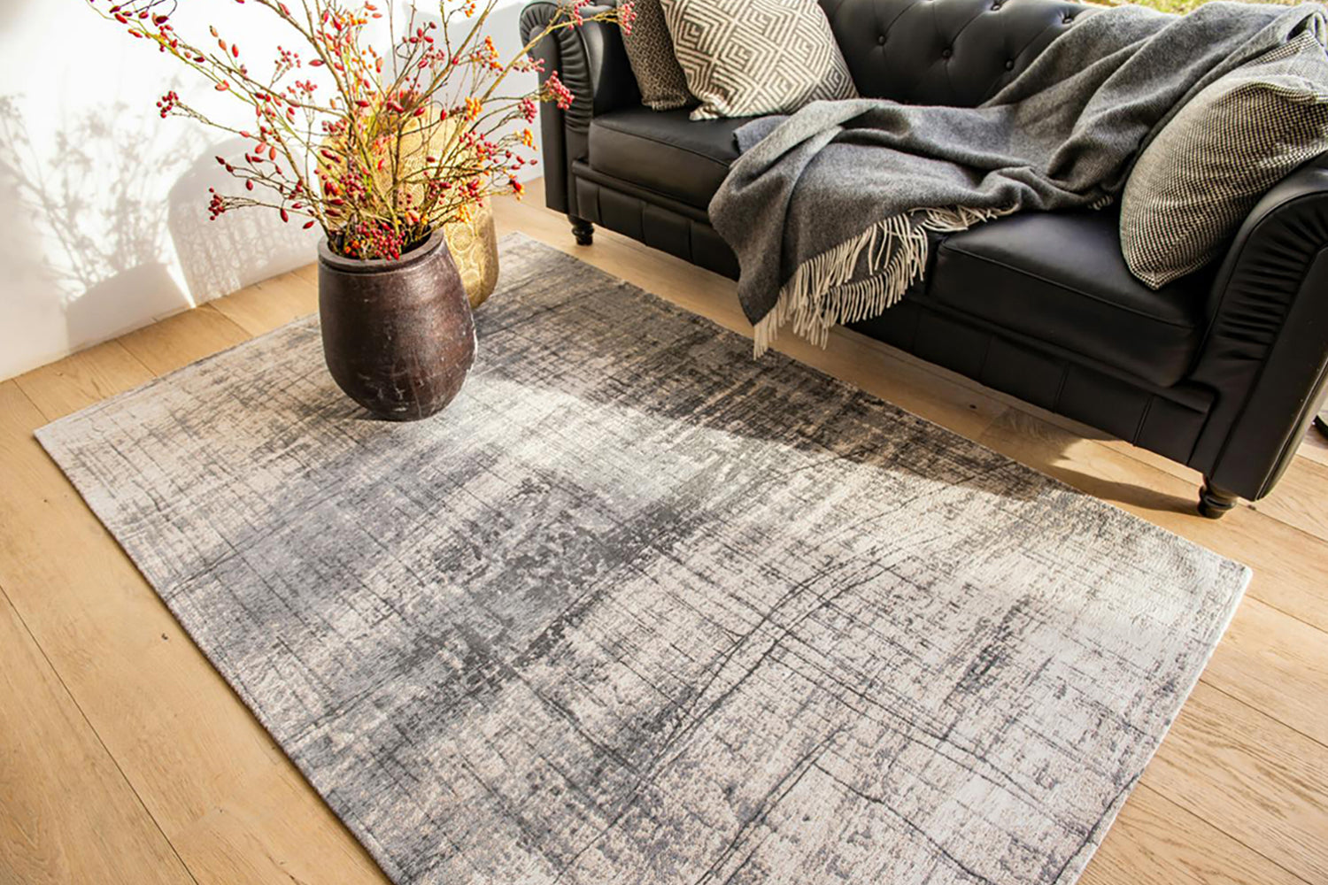 Louis De Poortere | Griff Jersey Stone Eco Rug | Grey/Black | 140 x 200 cm-2