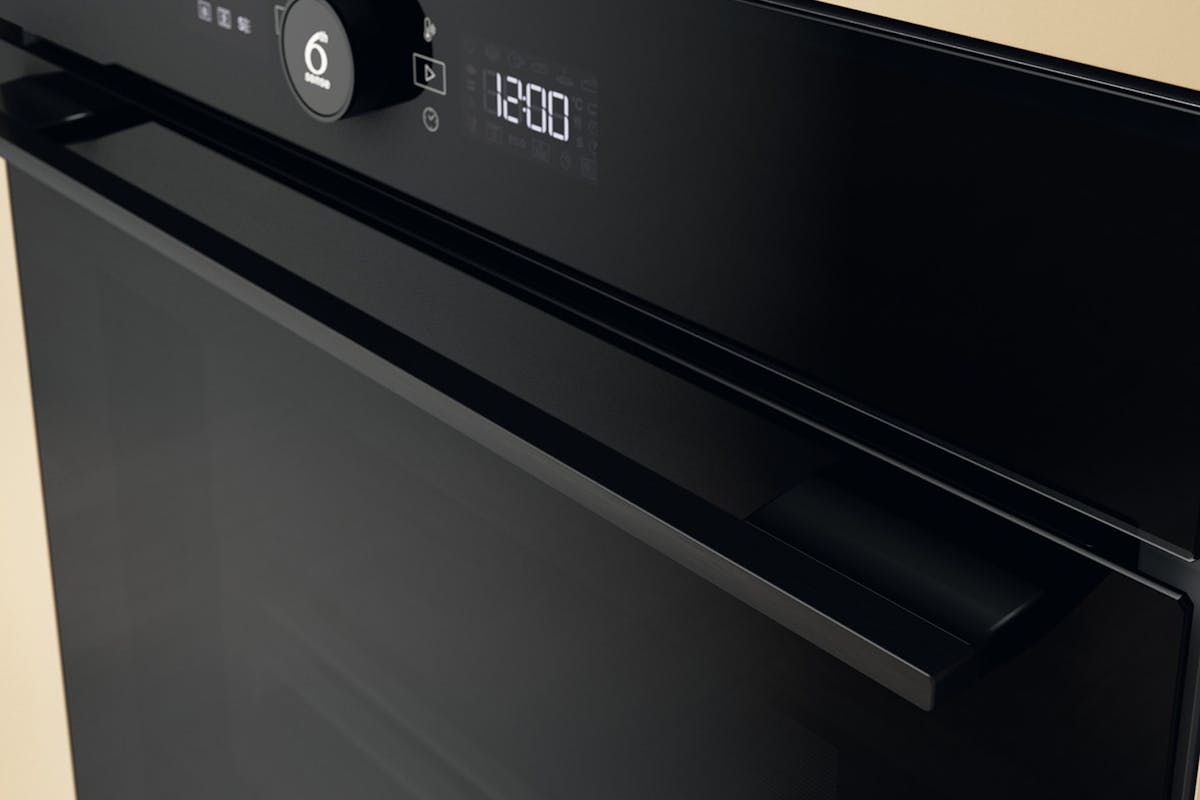 Whirlpool Built-in Electric Single Oven | WOI5S8PM1BA-5