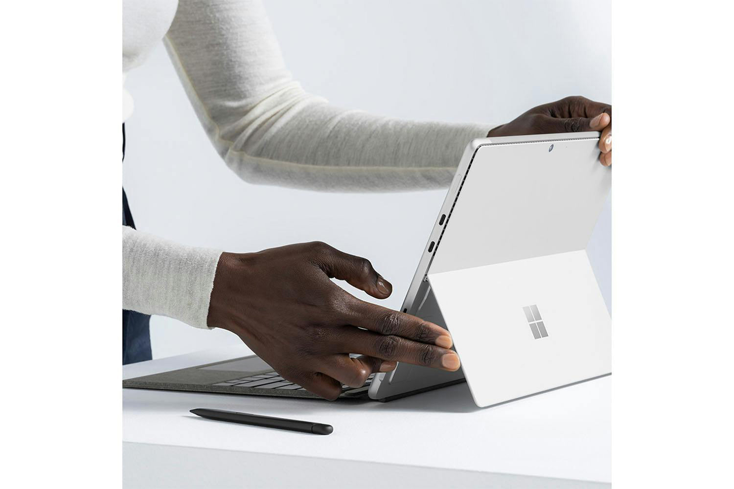 Microsoft Surface Pro Typecover & Surface Slim Pen 2 | Platinum-2