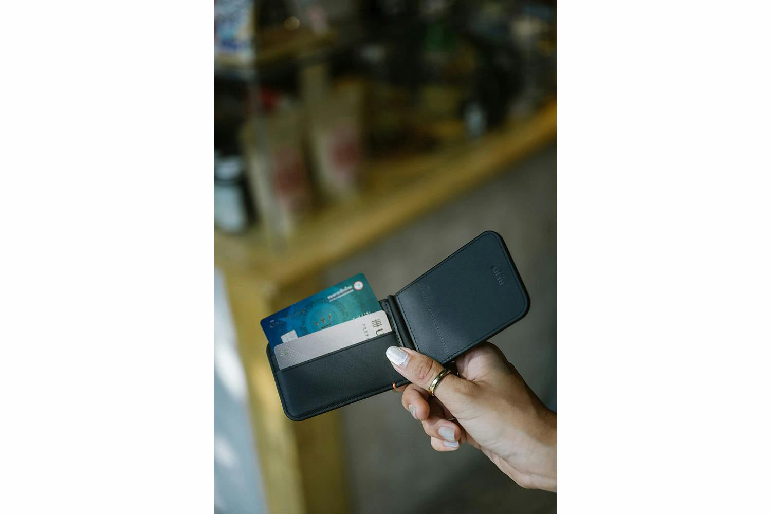 UAG Metropolis Vegan Leather Magsafe Wallet | Black-12
