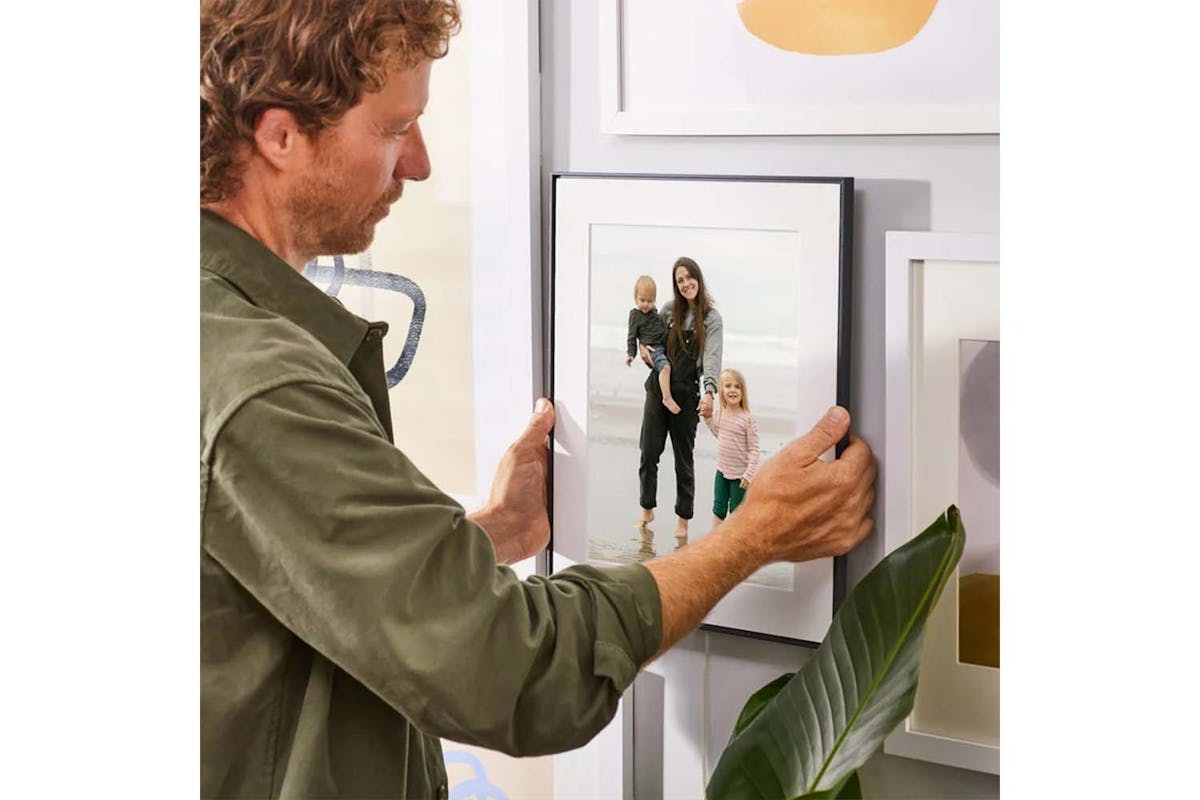 Aura Walden 15" HD WiFi Digital Photo Frame – Matte Black-2