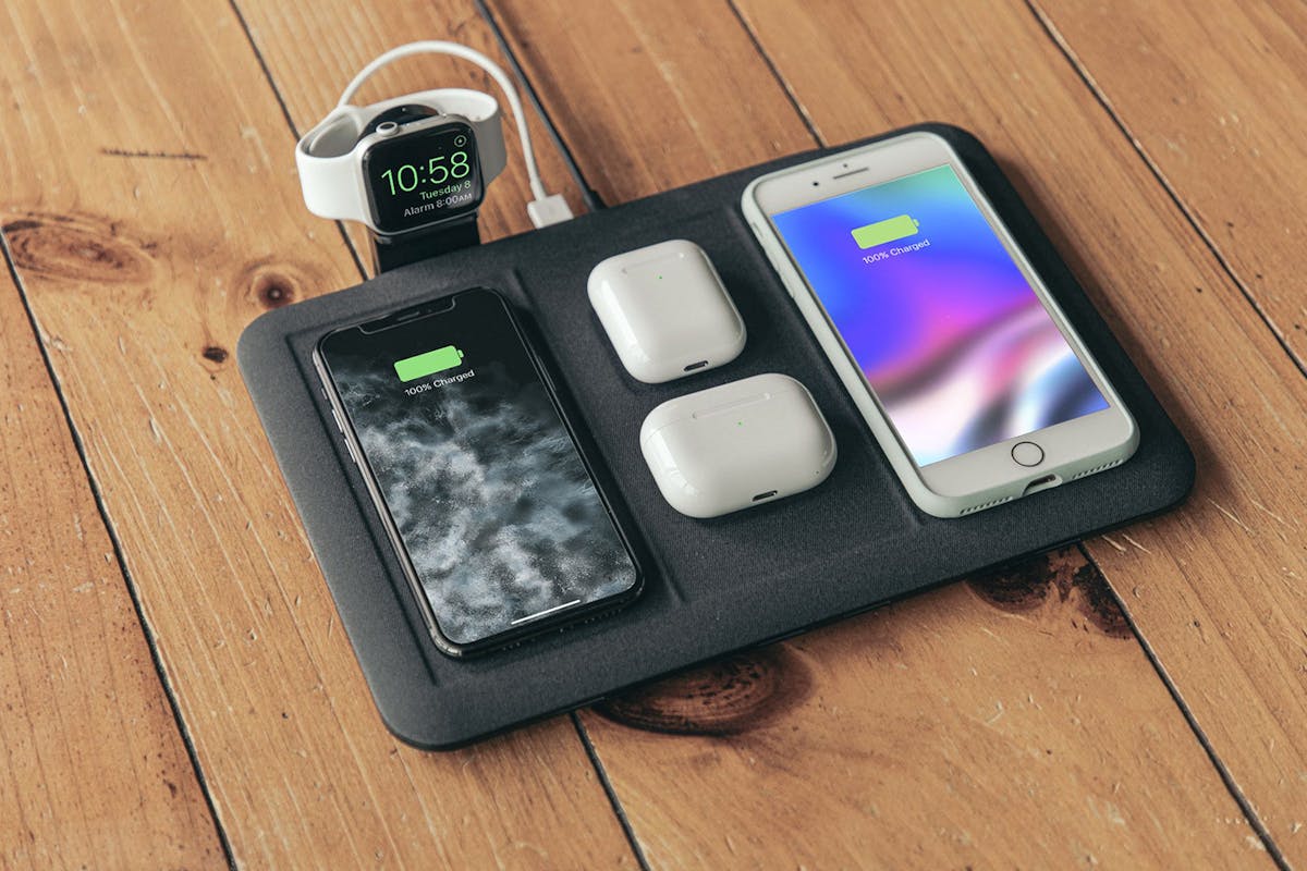 Mophie 10W 4-in-1 Wireless Charging Mat | Black-11