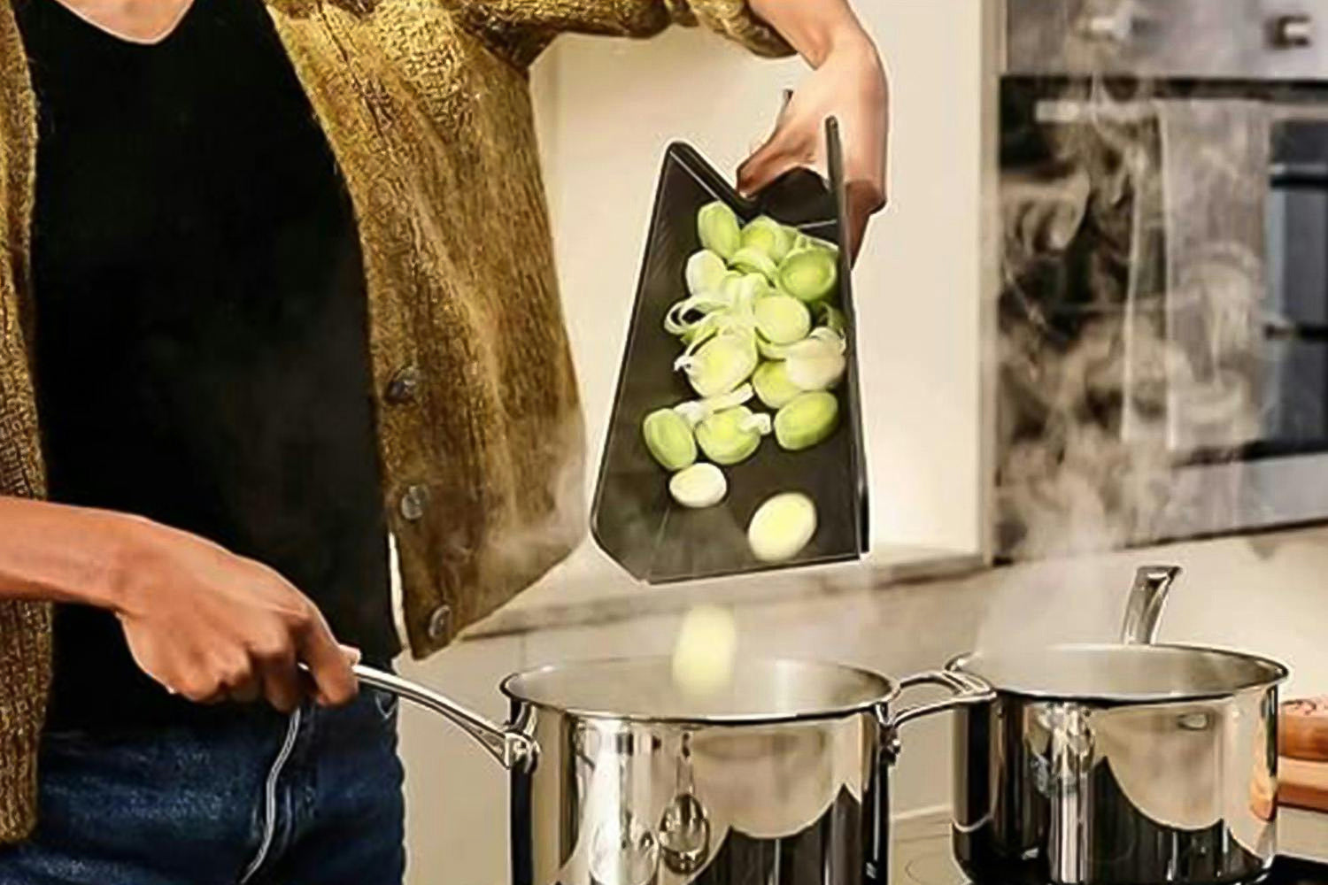 Joseph Joseph | Chop2Pot Regular Folding Cutting Board | Black-2