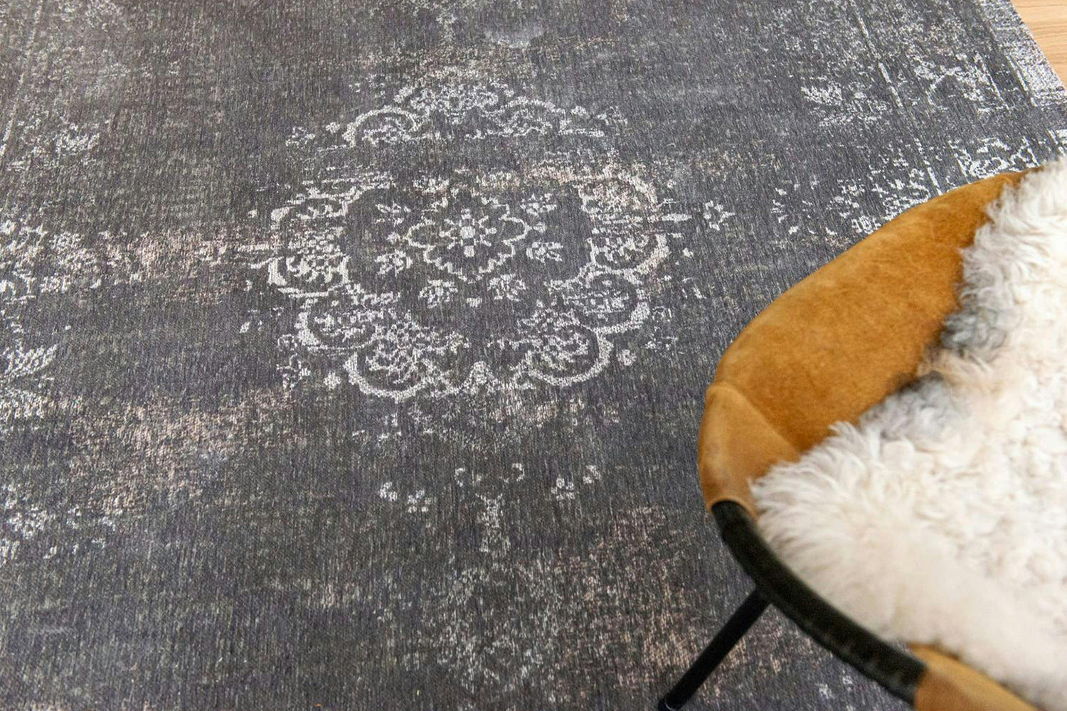 Louis De Poortere | Medallion Eco Rug | Stone | 140 x 200 cm-4