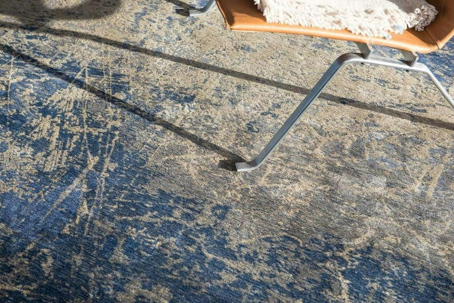 Louis De Poortere | Cracks Eco Round Rug | Blue | 140 x 140 cm-2