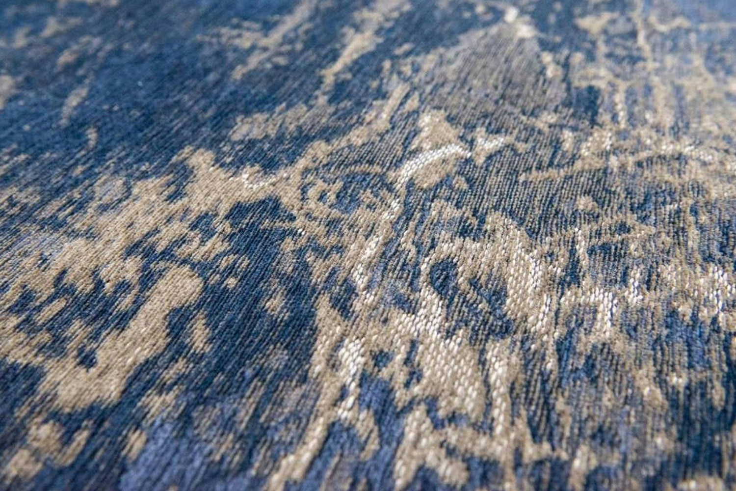 Louis De Poortere | Cracks Eco Rug | Blue | 280 x 390 cm-4