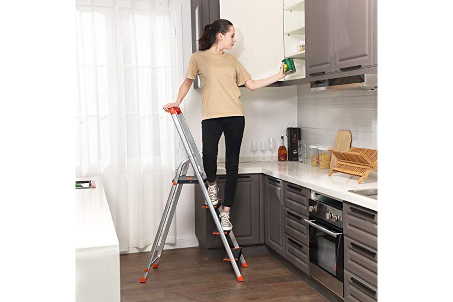 Songmics GLT04BK 4 Step Ladder-2