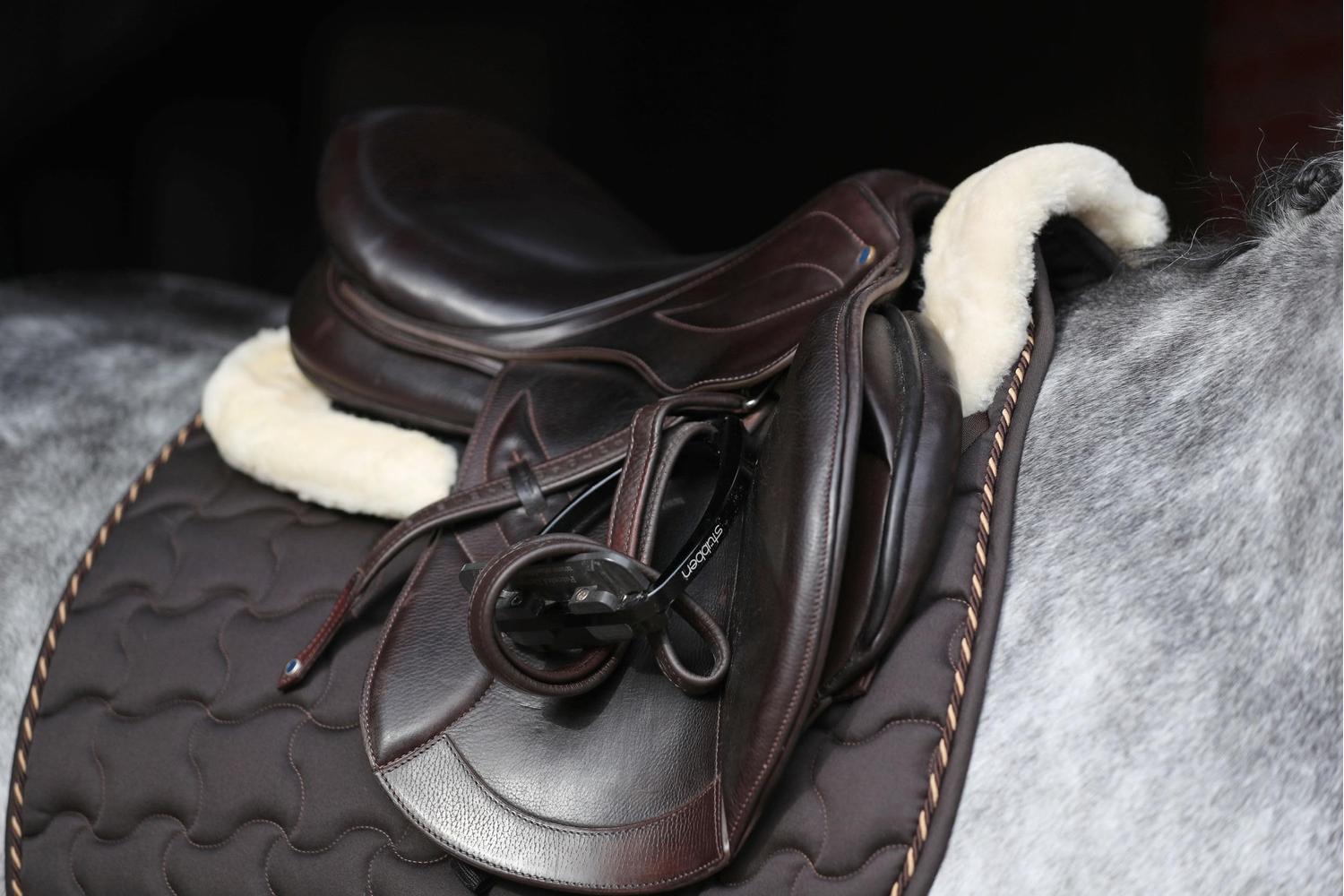 Kerbl Ker-3297731 - Sattelkissen Schwarz, Webpelz Pony-2