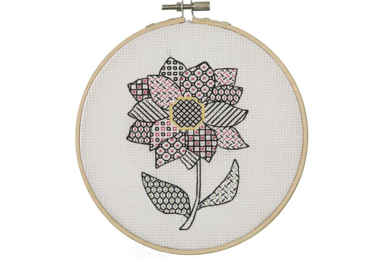 Anchor Gro-abw0006 - Blackwork Dahlia - Embroidery Kit Black