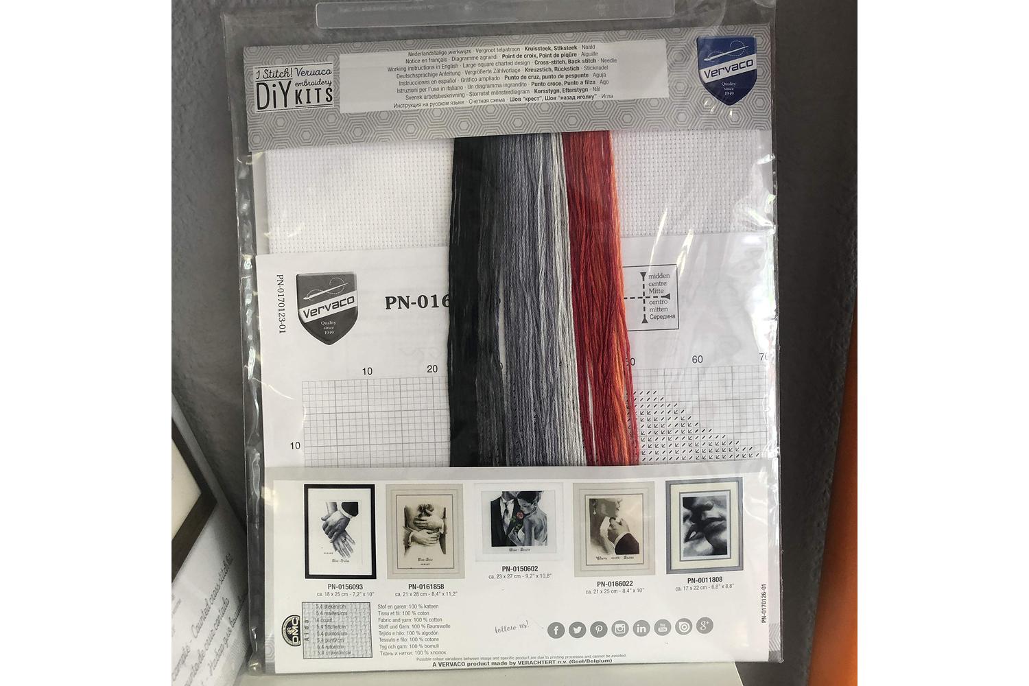Vervaco Gro-pn-0166096 - Wrec Red Umbrella - Counted Cross S-2