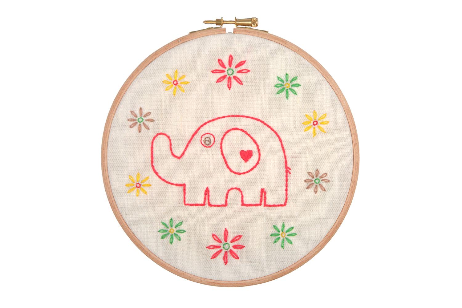 Anchor Gro-ahp108 - Mom Elephant - Embroidery Kit With Hoop