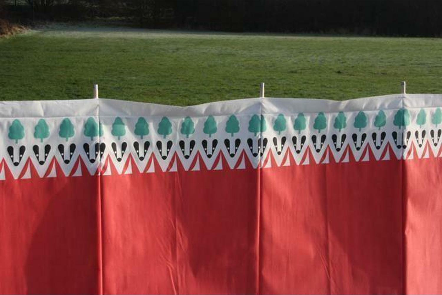 Witley 5 Pole Windbreak | Wooden Poles-2
